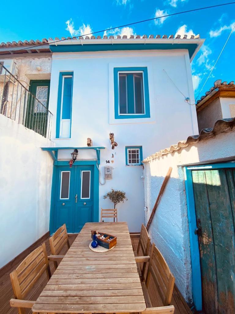 Malta House In Galaxidi Villa Exterior photo